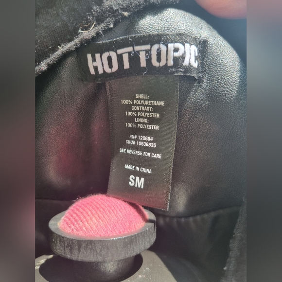 Hot Topic PU leather vest w/ removable hood - Picture 6 of 6